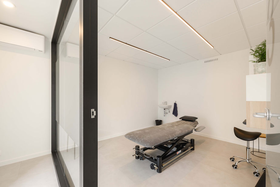 Afzonderlijke, afgesloten ruimtes, zodat we ons volledig op de patient kunnen focussen